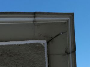 雨樋の割れ