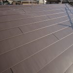 勢原市高森にて棟板金飛散をきっかけにスレートから金属への屋根葺き替え工事を実施