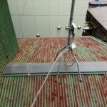 棟板金は一度補修したのかグレーに塗られています