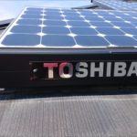 東芝製太陽光パネルが設置してあるスレート屋根