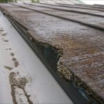 雨樋の近くは雨水が集まる所ですので、他の場所よりも屋根材が傷みやすい