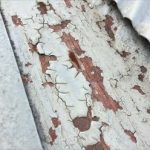 劣化した塗膜から錆が出ている