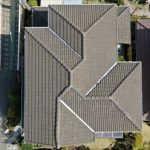 ドローンを使用して真上から屋根を撮影