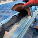 棟瓦は複数の種類の瓦が使用されております