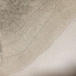 年輪のような模様になっているのは複数回雨漏りが発生している証拠