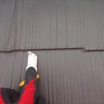 縁切りがされていない塗装されたスレート屋根は簡単に雨漏りする事があります