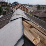 板金の継ぎ目に打たれているシーリングの劣化からも雨漏りに繋がります