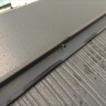 釘が抜け始めている棟板金