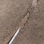 ヒビ割れが雨漏りの原因です