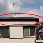 反対側の軒先の雨樋が外れていました