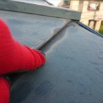 谷樋と瓦棒の取合いには多く黒染み