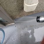 原因箇所を想定して水をかけます
