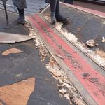 雨漏りしている谷板金部分