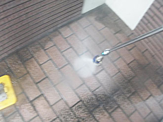 横浜市緑区　高圧洗浄　玄関周りサービス洗浄