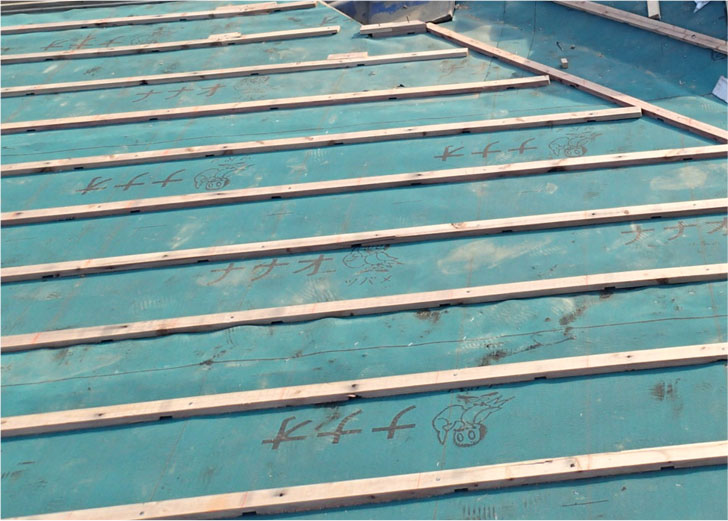 屋根葺き直し 防水紙敷設の様子