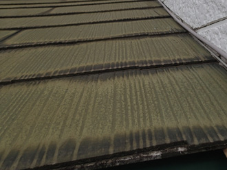 川崎市宮前区　スレート屋根の点検　スレートの重なり部がほとんど隙間がない