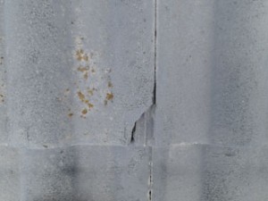 瓦の欠け