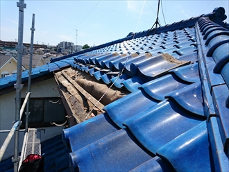 横浜市緑区で瓦屋根の補修工事が着工しました