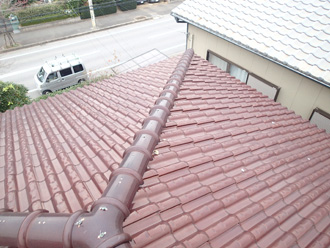 藤沢市で漆喰の劣化と雨樋のゆがみ