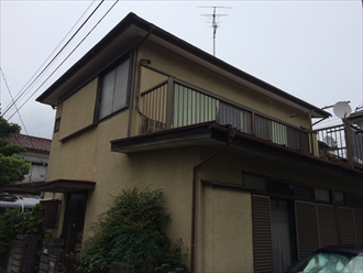 県央地区相模原市南区築３４年の屋根で棟板金の浮きを確認