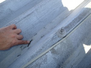 折半屋根の塗膜の剥がれ