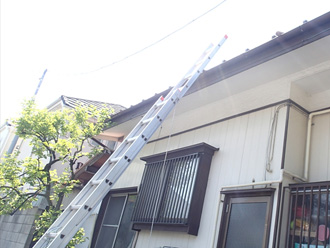 川崎市中原区　屋根点検で使用する梯子