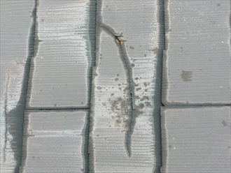屋根塗膜亀裂