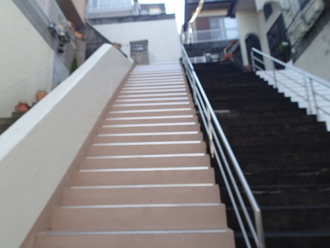 平塚市　外装リフォーム前の点検　お住まいへ続く階段