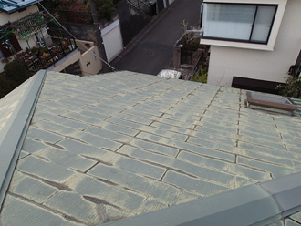 横浜市旭区　屋根葺き替え前点検で屋根の色褪せを確認