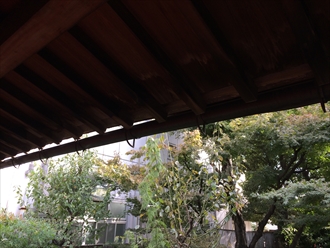 雨樋歪み軒先