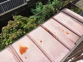 下屋瓦棒葺き錆び①