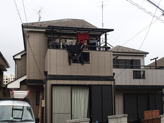 横浜市旭区　屋根葺き替え工事前の点検　お住まいの外観