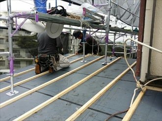 横浜市港北区でトタン屋根からガルバリウム鋼板へ葺替え工事