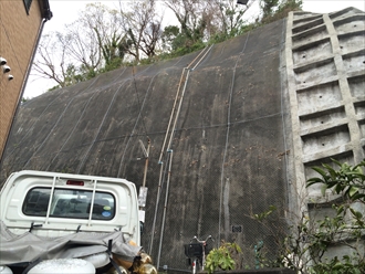 横浜市港南区瓦が破損すると雨漏りの危険性があります