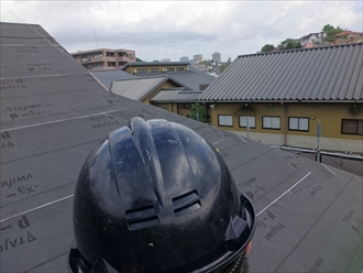 横浜市港南区で工事中の屋根葺き替え工事が完成しました