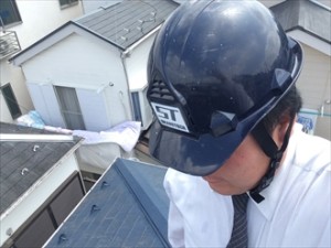 横浜市港北区屋根調査で確認した塗膜の剥がれと棟板金の浮き