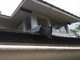 板金で造られている瓦棒葺き屋根の葺き替えの目安とは｜横浜市西区