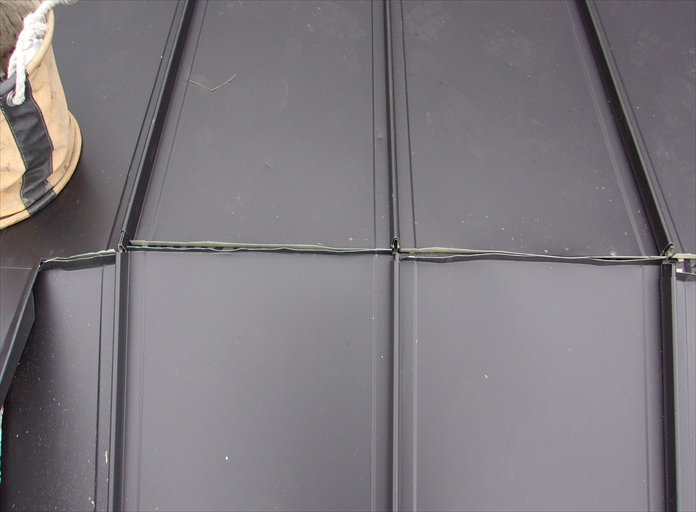 使用できる屋根材が限られる低勾配な屋根を立平葺きへ葺き替え4