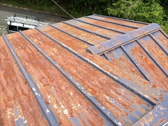 使用できる屋根材が限られる低勾配な屋根を立平葺きへ葺き替え2