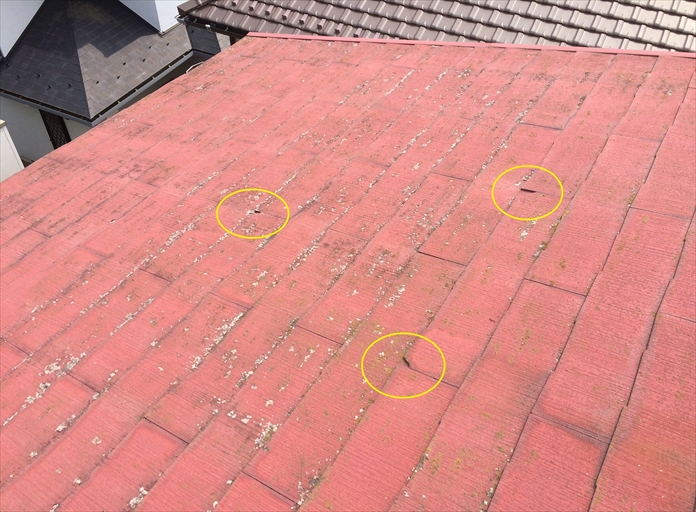 横浜市都筑区で化粧スレート屋根調査、塗膜が剥がれて欠損がたくさんあるのは傷みすぎている証拠1