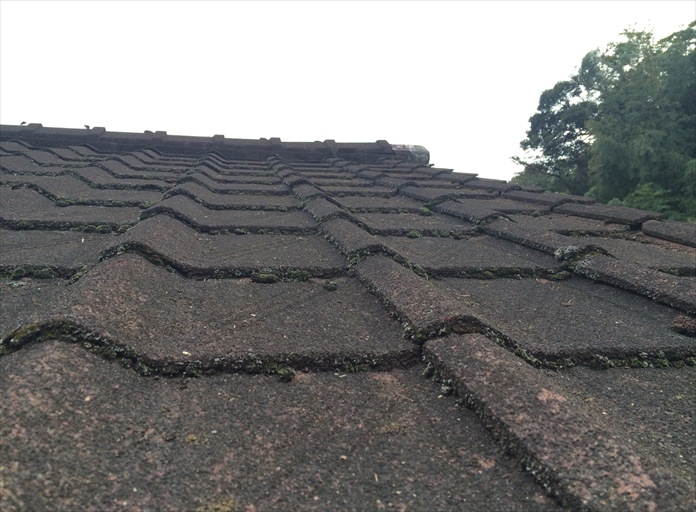 横浜市泉区の屋根調査、築年数が経過すると屋根に絡むところにも傷みが出てきます1