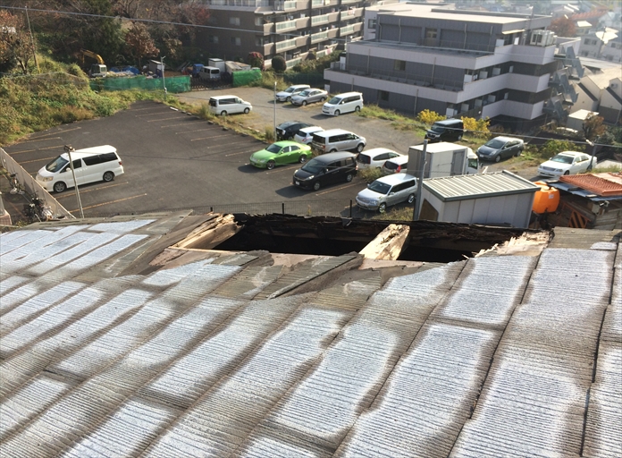 横浜市瀬谷区の屋根調査、風で野地板から剥がれた場合は屋根葺き替え工事1