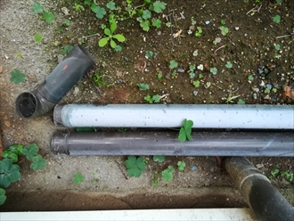 塩化ビニル樹脂製の雨樋