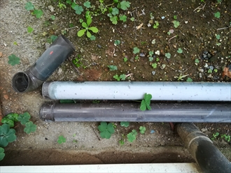 塩化ビニル樹脂製の雨樋