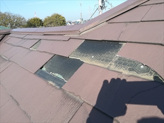 横浜市戸塚区汲沢にて強風の影響による屋根スレートの破損、落下の調査