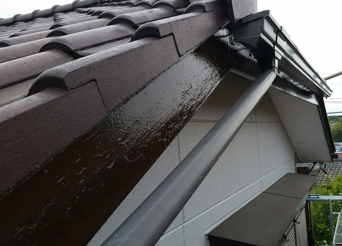 平塚市田村　塗膜が劣化した破風板の塗装　完了