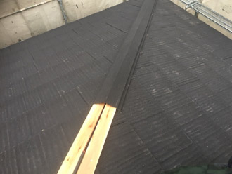 座間市栗原　屋根葺き替え工事　棟板金取り付け