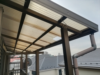 横浜市旭区白根にて古くなったベランダ屋根の波板をポリカ波板へ交換 横浜の屋根工事 屋根リフォーム 屋根塗装は街の屋根やさん横浜 横浜市旭区白根にて古くなったベランダ屋根の波板をポリカ波板へ交換 横浜の屋根工事 屋根リフォーム 屋根塗装は街の屋根やさん横浜