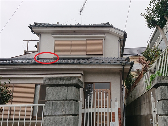 和風住宅での雨漏り、よくありますのが漆喰のメンテナンスをしていない事による瓦のズレによる雨漏りです