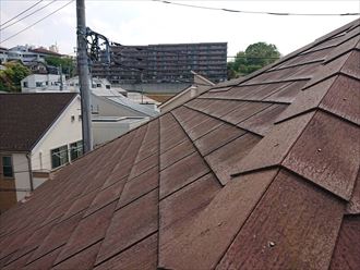 スレート端部に染み